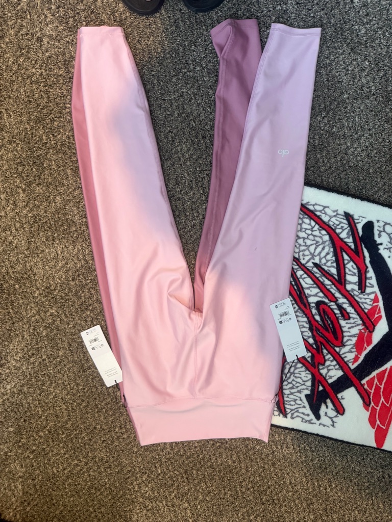 Women’s Large Nwt 7/8 High Waisted Alo Leggings Both